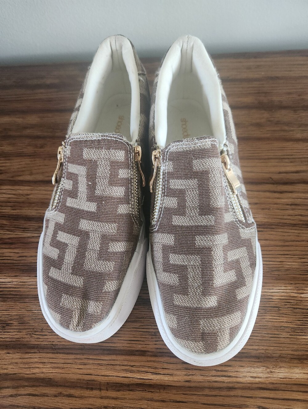 Canvas Slip-On Sneakers with Geometric Pattern and Gold Zippers - Brown & Cream